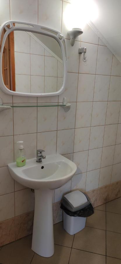 Uslugi Hotelarskie Helena 谢米亚蒂切 外观 照片
